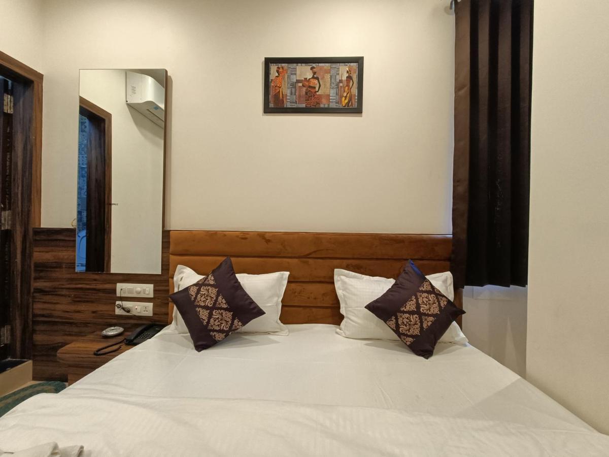 Hotel Vrinda Inn Udaipur Exterior photo