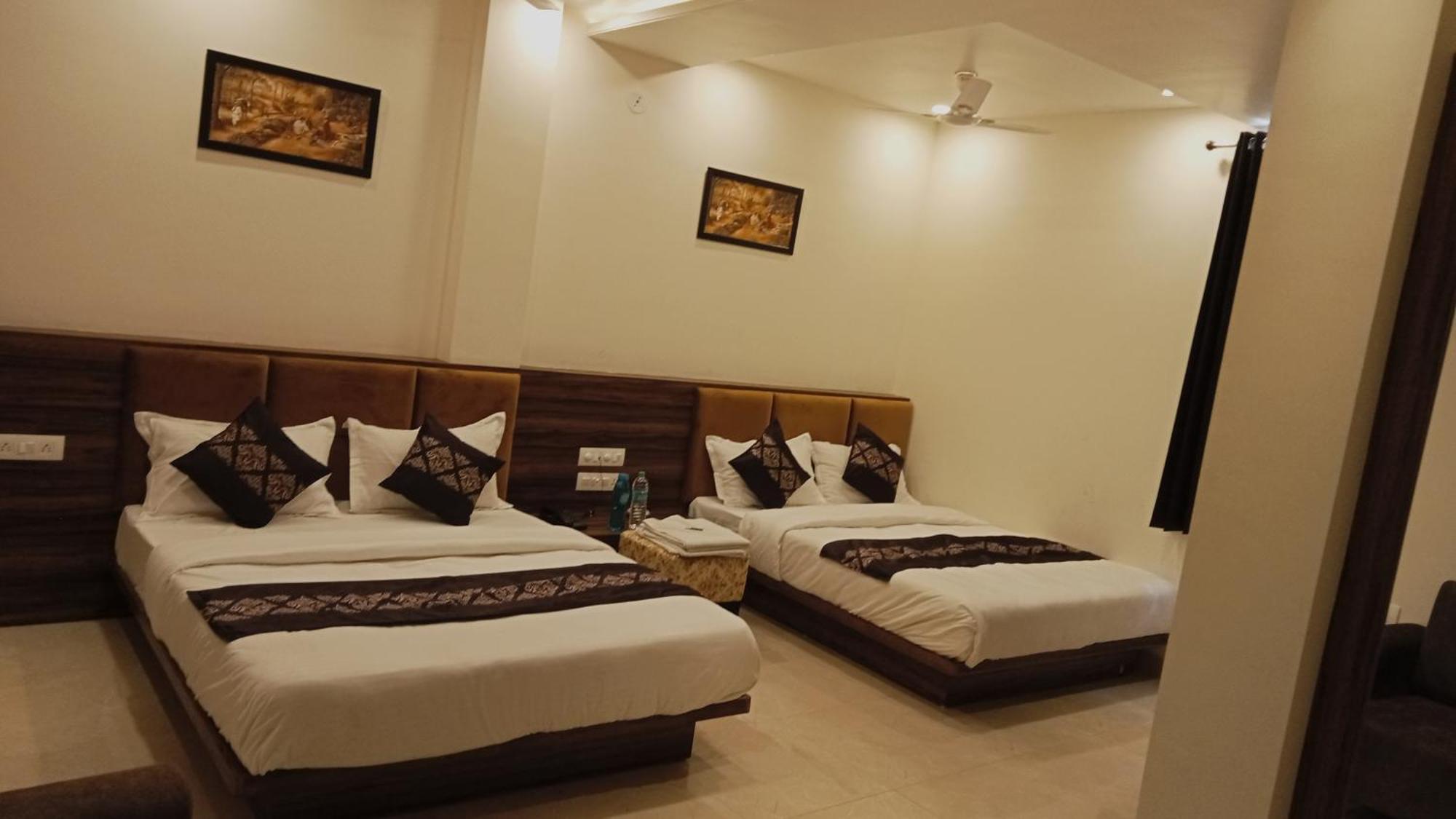 Hotel Vrinda Inn Udaipur Exterior photo