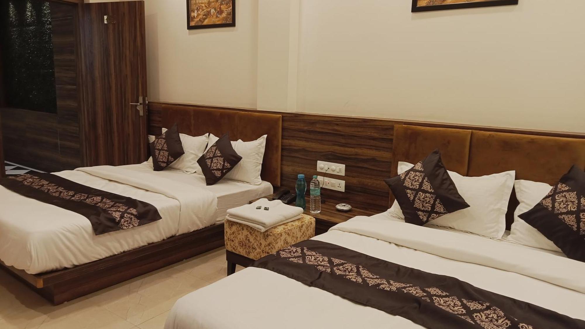 Hotel Vrinda Inn Udaipur Exterior photo