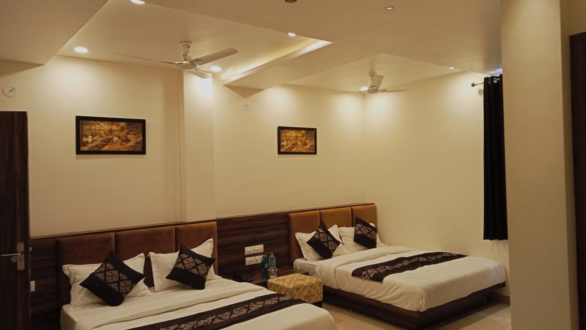 Hotel Vrinda Inn Udaipur Exterior photo