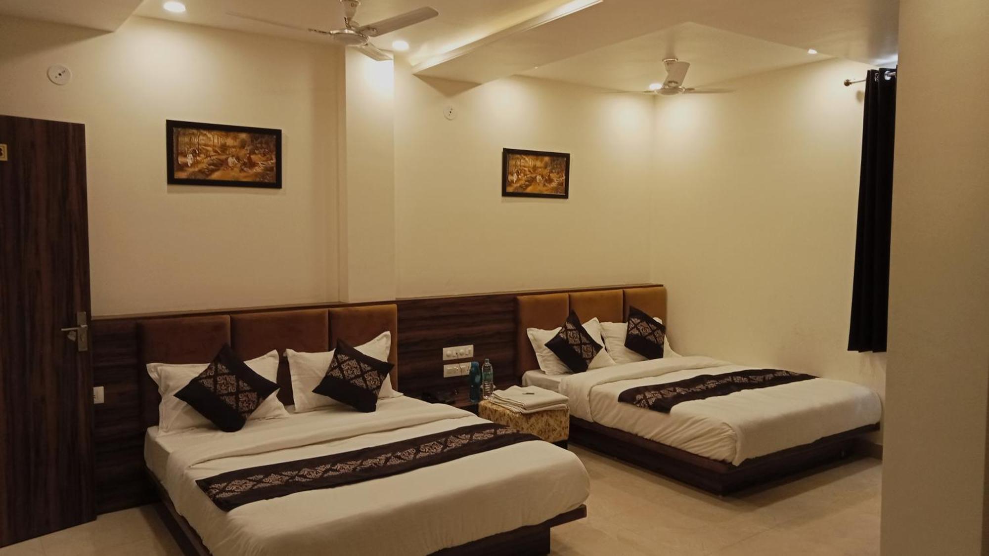 Hotel Vrinda Inn Udaipur Exterior photo